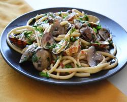 Clam & Mushroom Bucatini Cooking Recipe