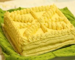 Vanilla Génoise (sponge cake) w/ Buttercream Frosting Baking Recipe