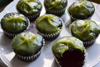 Avocado, Chocolate & Olive Oil Cupcakes w/ Avo Glaze Dessert Recipe Avocado, Chocolate & Olive Oil Cupcakes w/ Avo Glaze Dessert Recipe