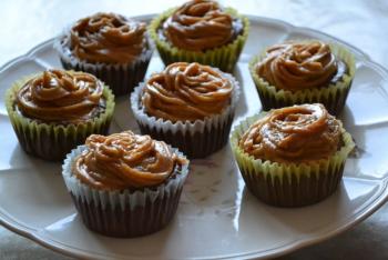 Mini Chocolate Cheesecakes w/ Peanut Butter Frosting Recipe Mini Chocolate Cheesecakes w/ Peanut Butter Frosting Recipe